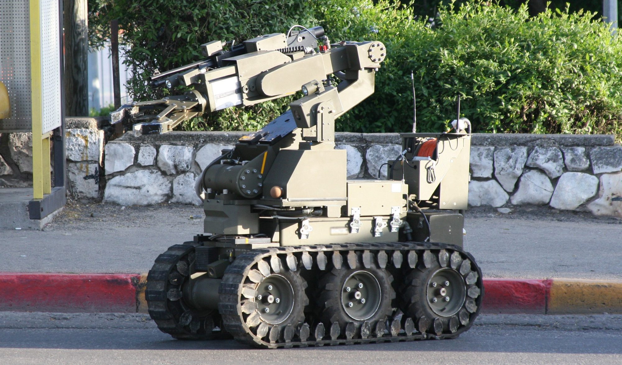 Bomb disposal robot2