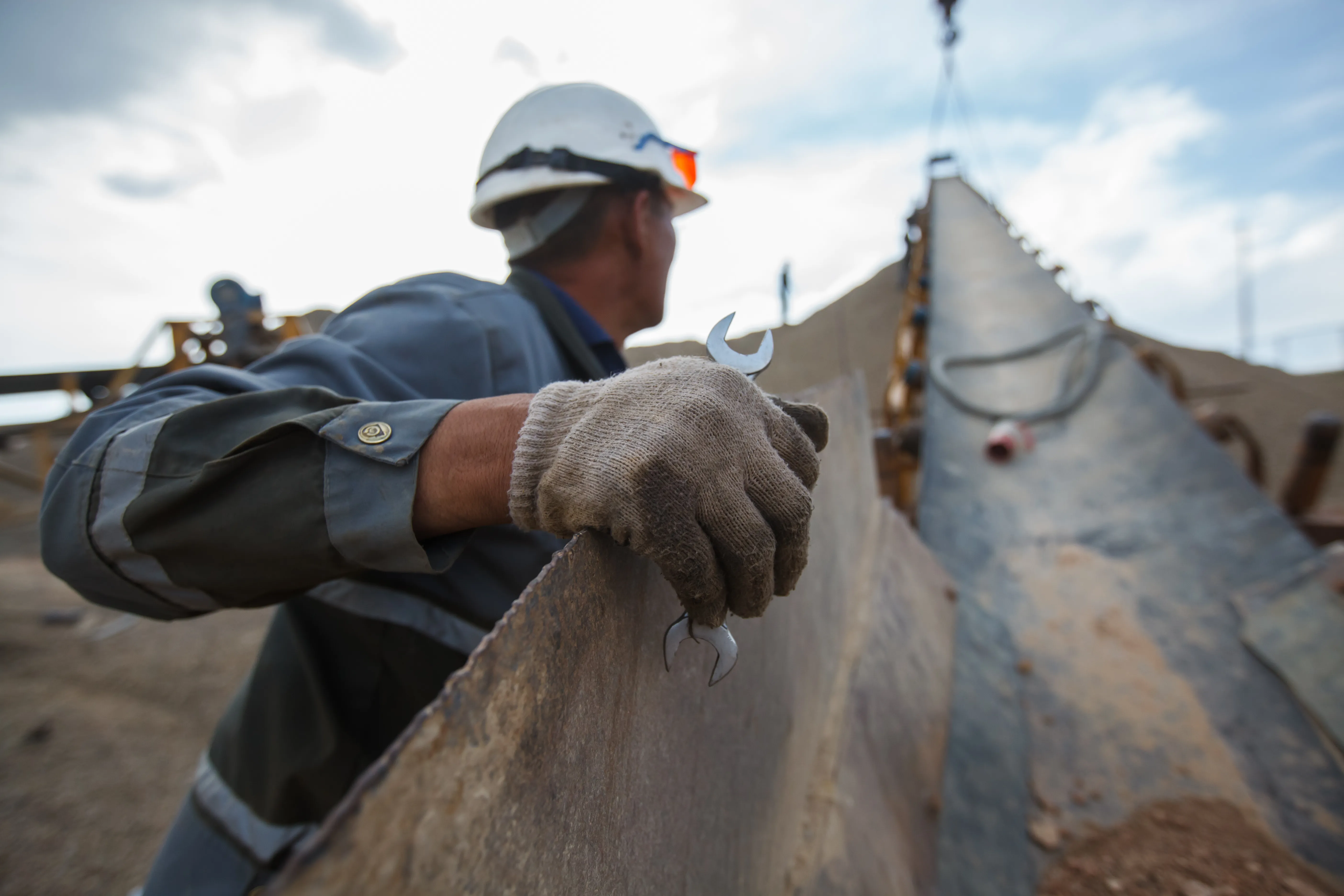 MINER WRENCH CONVEYOR BELT
